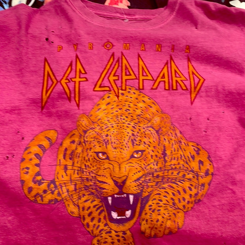 Pink cheetah def leopard shirt